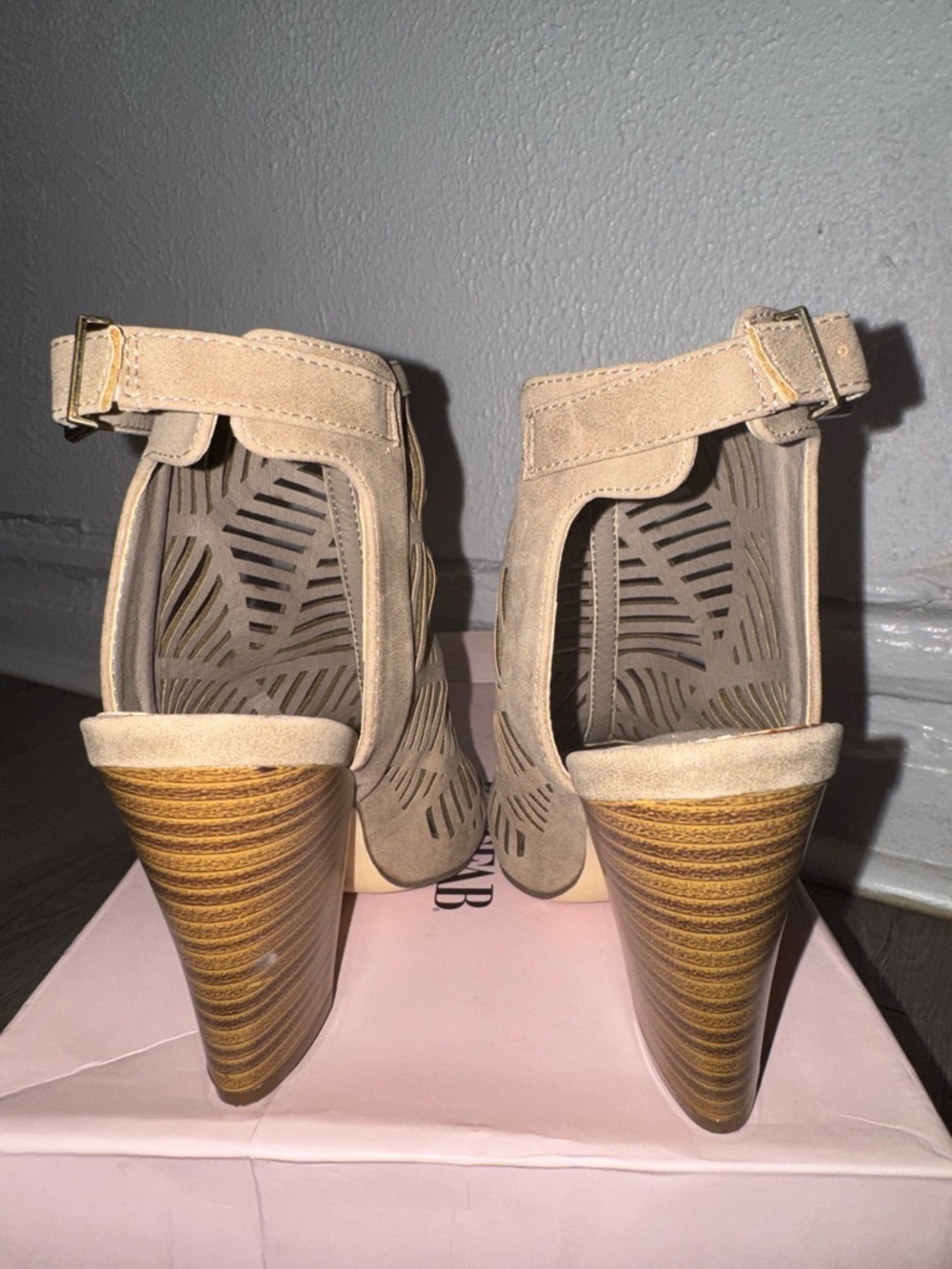 Taupe Laser Cut Peep Toe Block Heel Sandals Womens Size 6.5 Boho - Picture 4 of 7